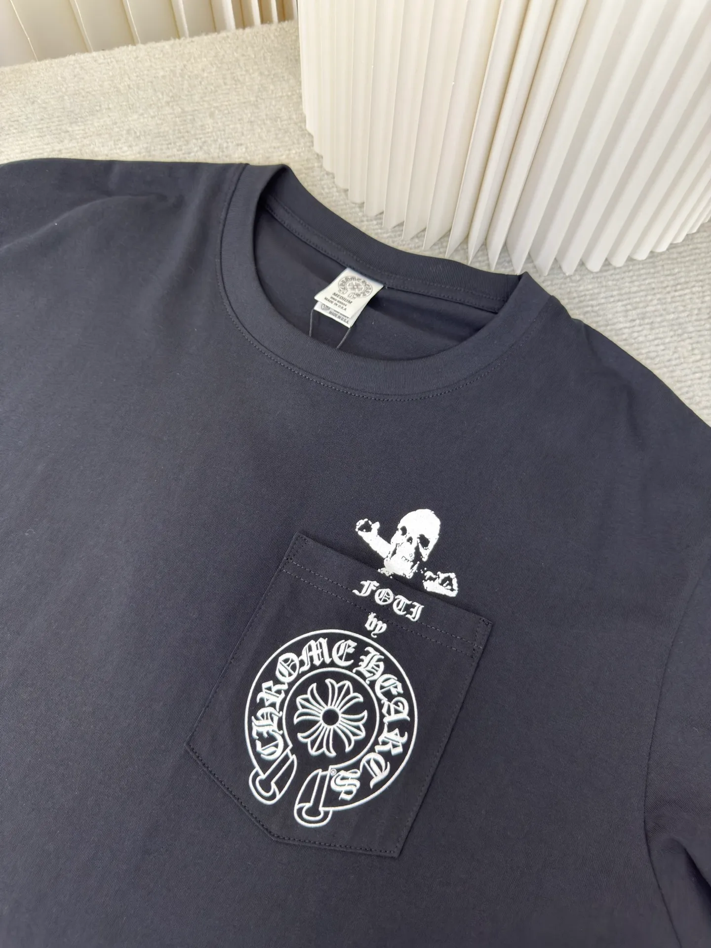 P240 Chrome Hearts/foti Lizard Man Scroll Short Sleeves Authentic Open Edition - Physical Counter - Top Luxury Quality 🆚 Instant sale of all editions on the market. The fabric is made of 26 weave 200 grams cotton. The printing is made of hand glue printing. Customized accessories. Size S M L